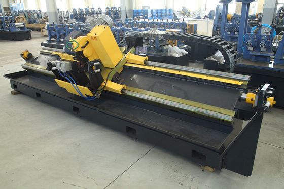 20 × 20 mm ≈ 150 × 150 mm Maschine zur Verformung von Rohren aus niedrigen Legierungen für die Produktion von quadratischen Rohren bis zu 100 m/min