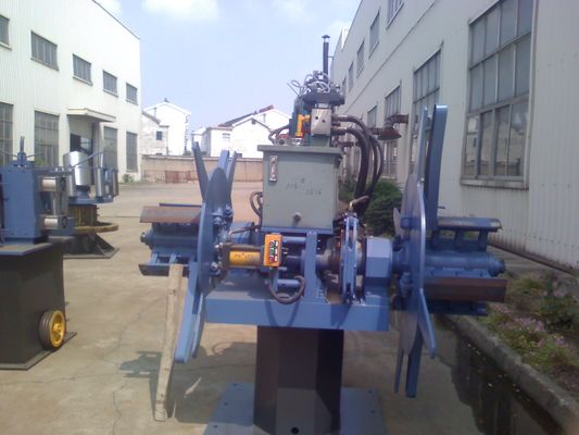 Schweißmaschine für Rohr aus Legierungsstahl mit Akkumulator und Auslauftisch für die kontinuierliche industrielle Rohrproduktion