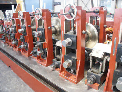 Warmgewalzte Stahlrohrfabrik zur Herstellung von runden Stahlrohrröhren mit einer Breite von 88,9 mm und 273 mm