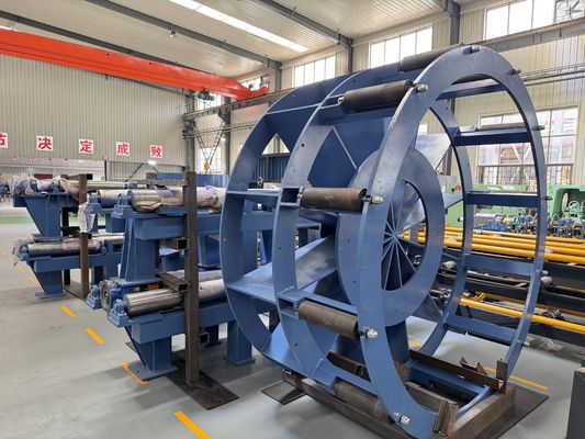 20 × 20 mm ≈ 150 × 150 mm Maschine zur Verformung von Rohren aus niedrigen Legierungen für die Produktion von quadratischen Rohren bis zu 100 m/min