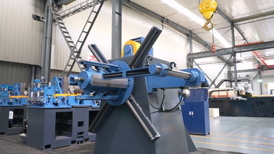Hochgeschwindigkeits-Rohrformmaschine für die API-Rohrproduktion.